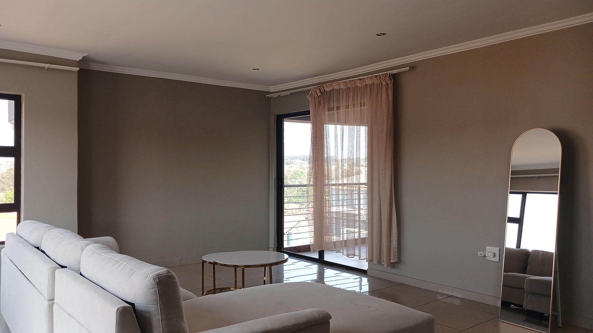 Lounges - 58 square meters of property in Munsieville