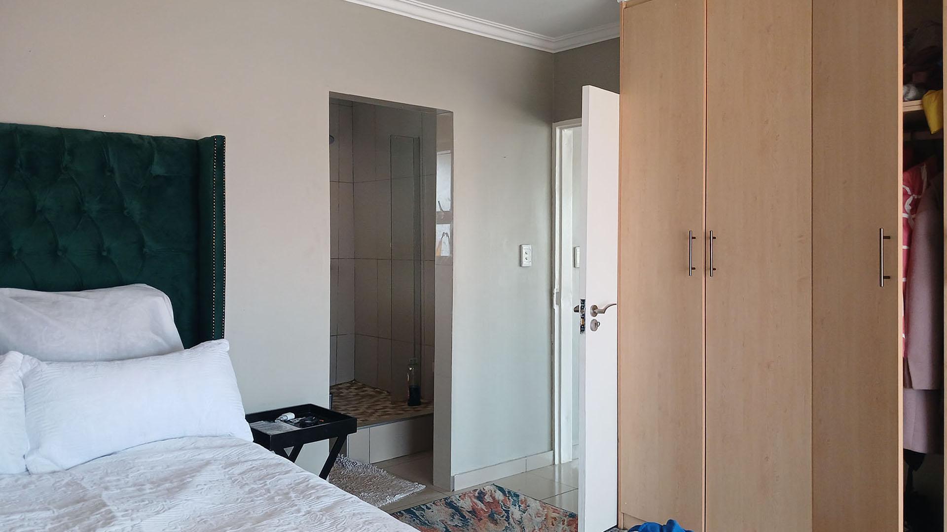 Main Bedroom - 37 square meters of property in Munsieville