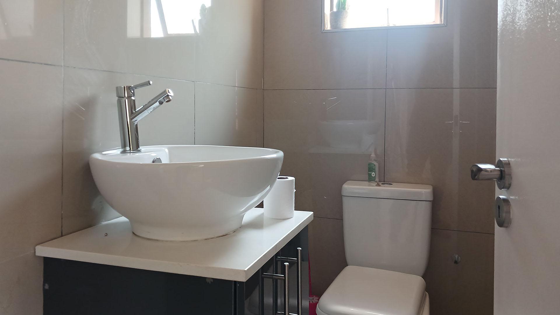 Bathroom 2 - 3 square meters of property in Munsieville