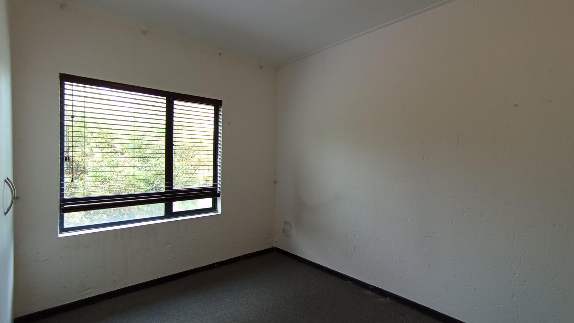 Main Bedroom - 15 square meters of property in Jackal Creek Golf Estate