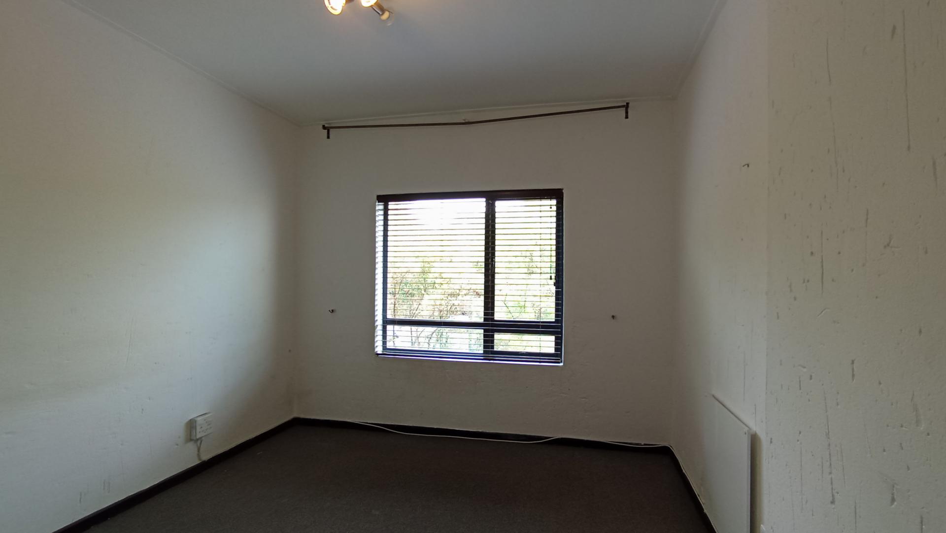 Bed Room 1 - 17 square meters of property in Jackal Creek Golf Estate