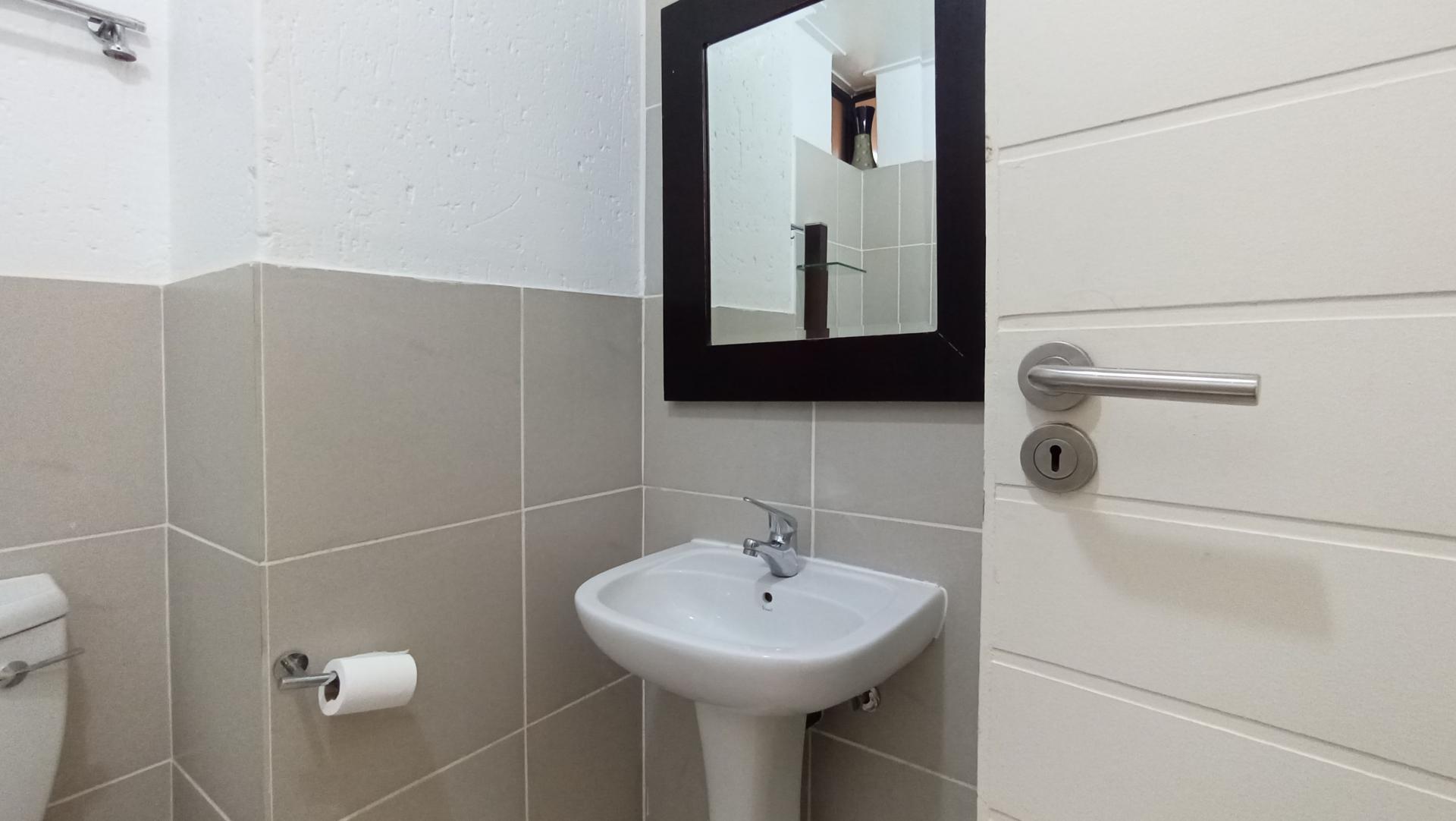 Bathroom 1 - 6 square meters of property in Jackal Creek Golf Estate