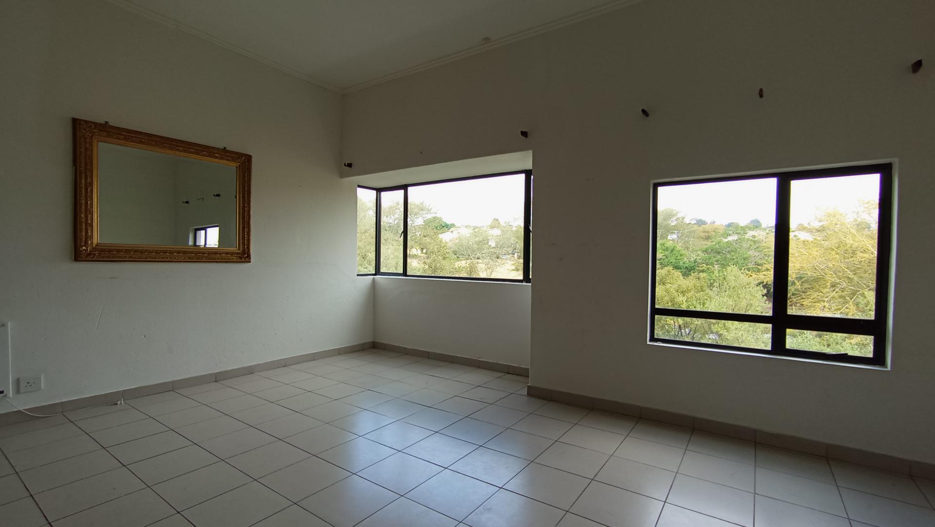 Lounges - 35 square meters of property in Jackal Creek Golf Estate