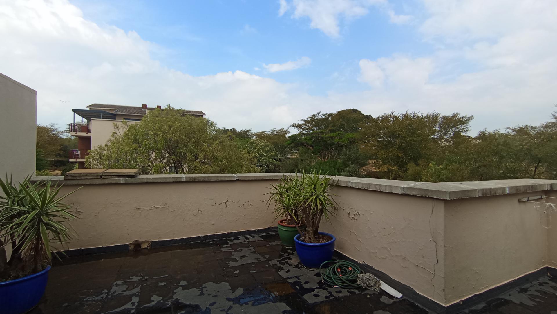 Balcony - 35 square meters of property in Jackal Creek Golf Estate