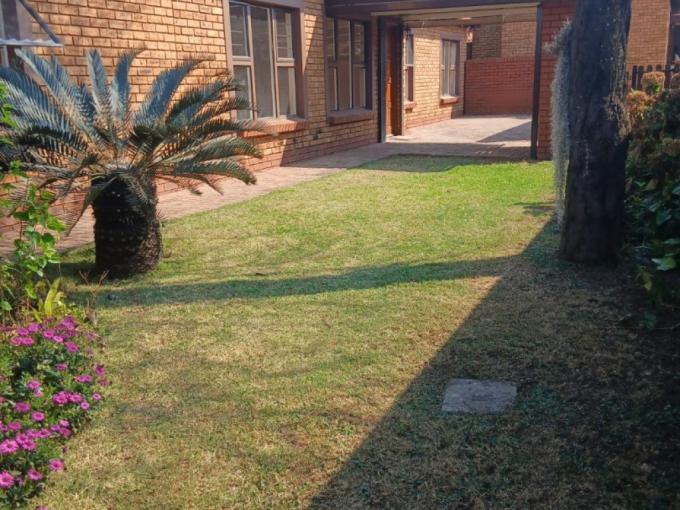 3 Bedroom Simplex to Rent in Willow Park Manor - Property to rent - MR691782
