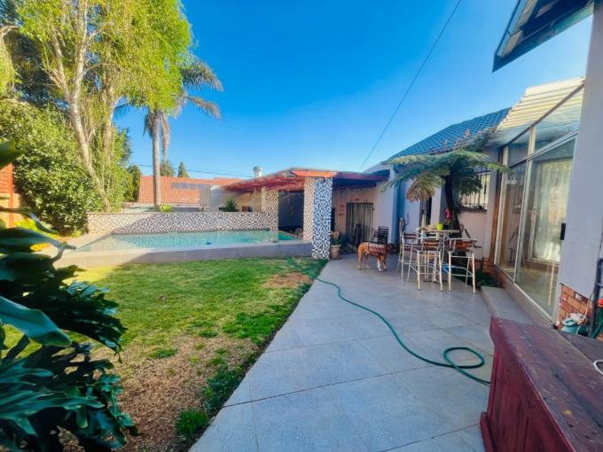 4 Bedroom House for Sale For Sale in Suideroord - MR691787