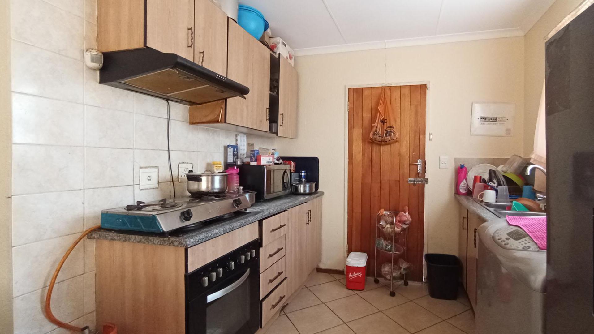 Kitchen - 6 square meters of property in The Orchards