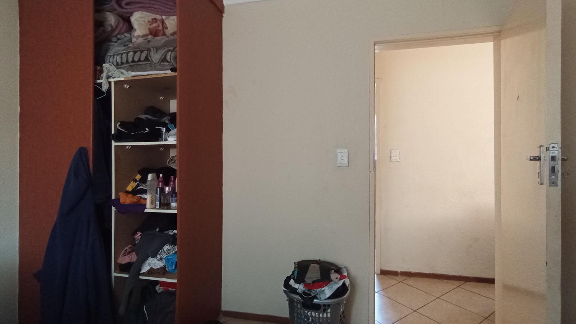 Bed Room 1 - 10 square meters of property in The Orchards