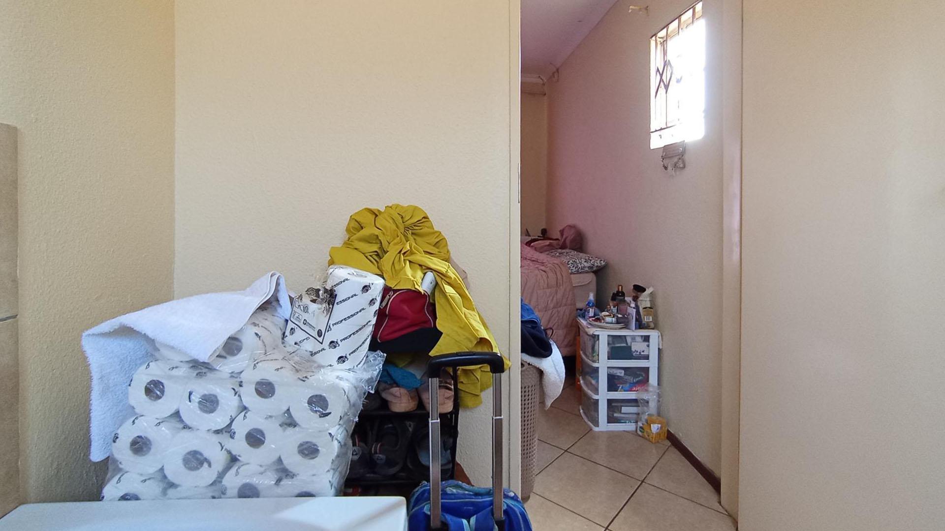 Main Bathroom - 5 square meters of property in The Orchards