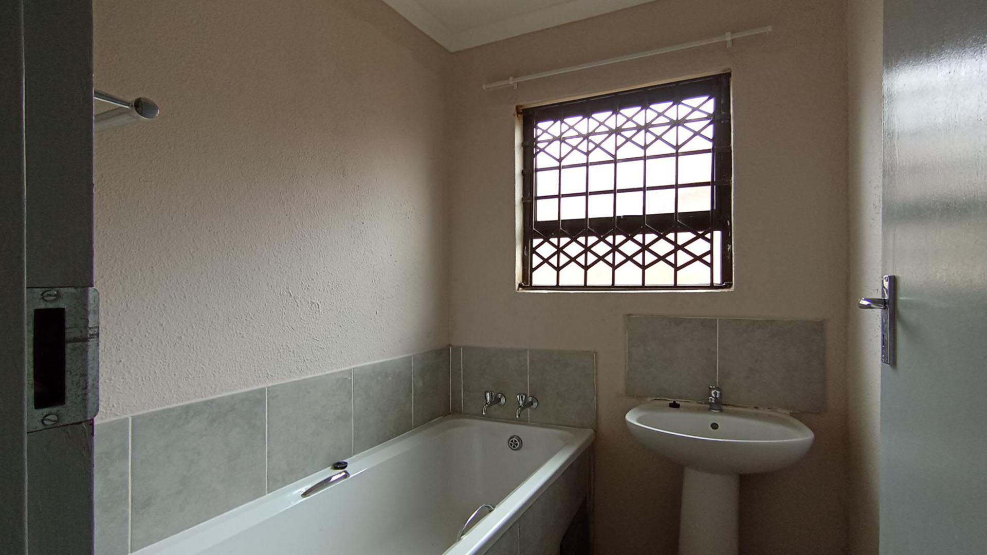 Bathroom 1 - 5 square meters of property in Soshanguve East