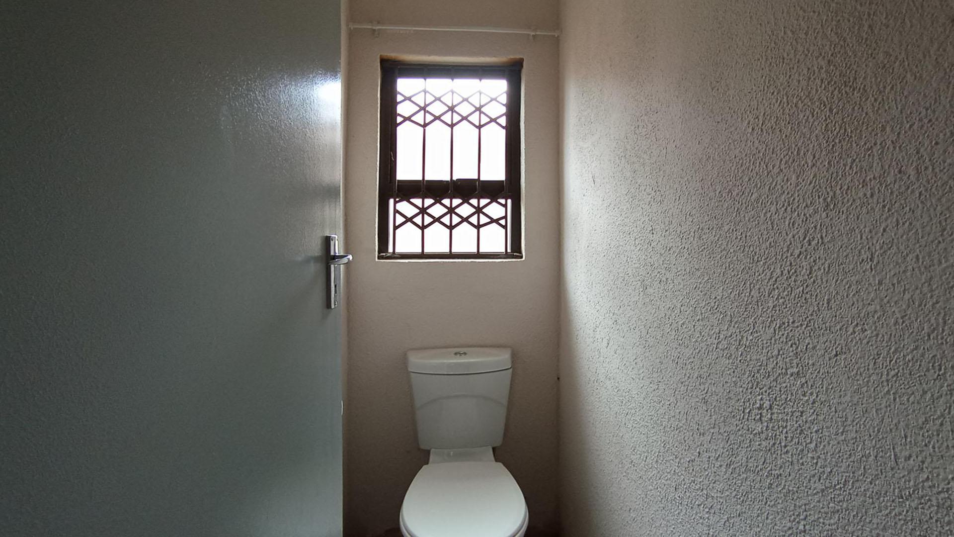 Bathroom 1 - 5 square meters of property in Soshanguve East