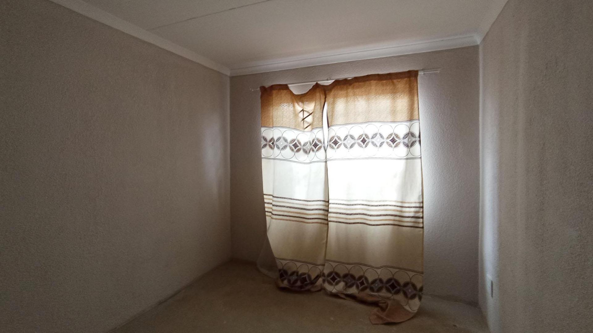 Bed Room 3 - 9 square meters of property in Soshanguve East