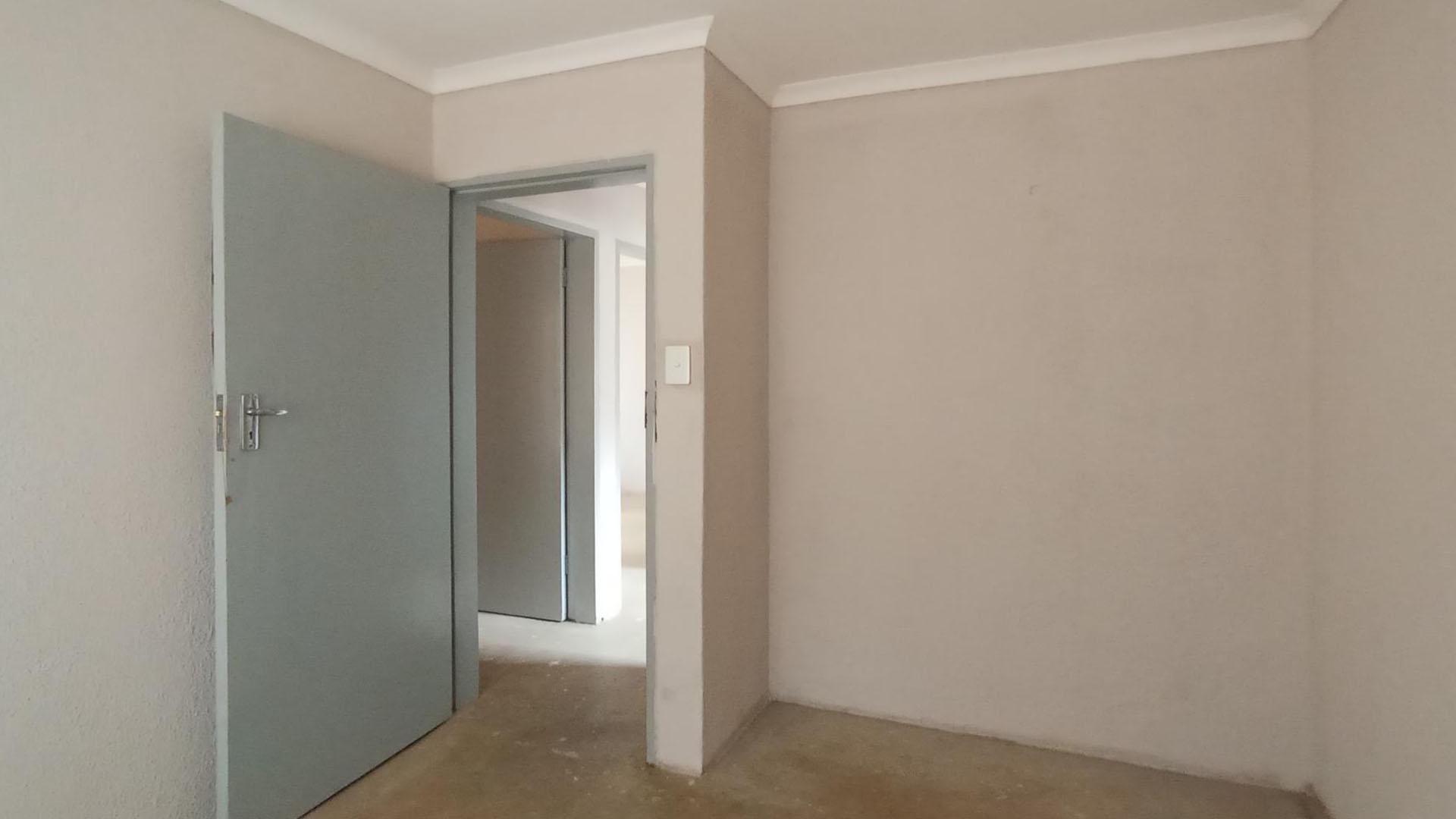 Bed Room 3 - 9 square meters of property in Soshanguve East