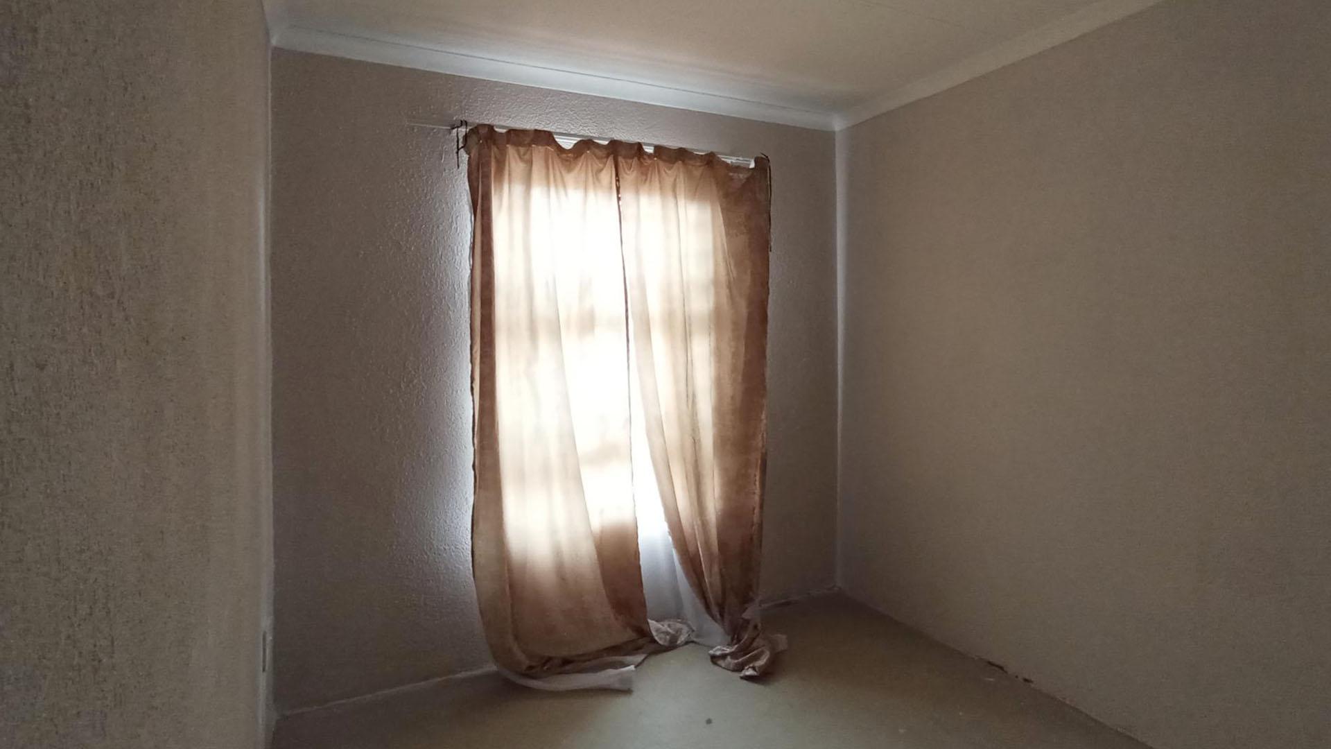 Bed Room 2 - 8 square meters of property in Soshanguve East