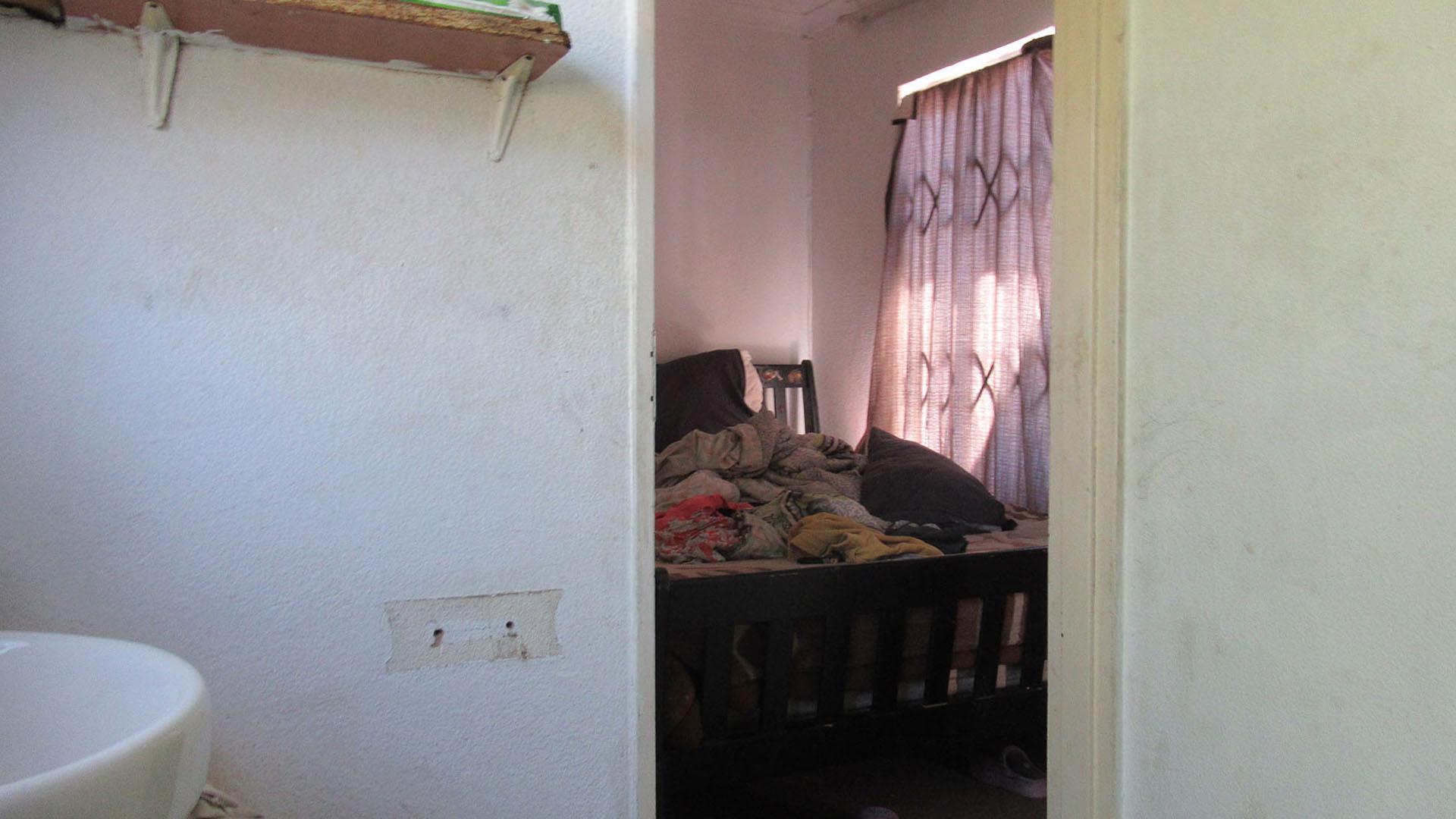 Main Bathroom - 4 square meters of property in Cosmo City