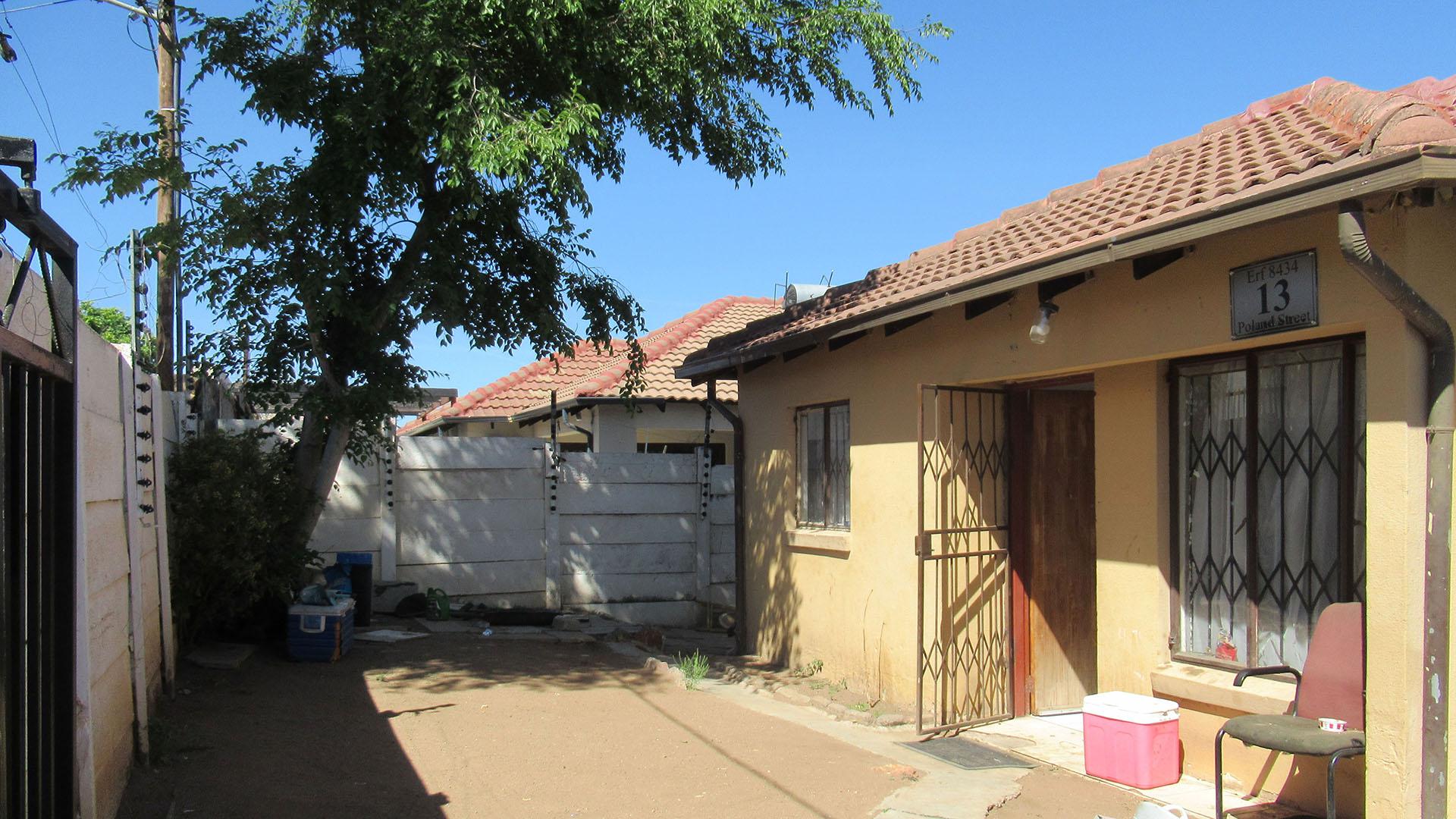 Front View of property in Cosmo City