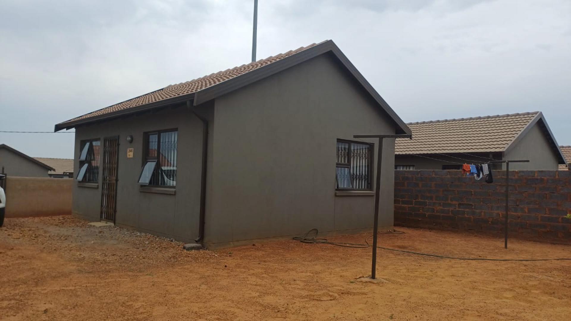 Front View of property in Toekomsrus