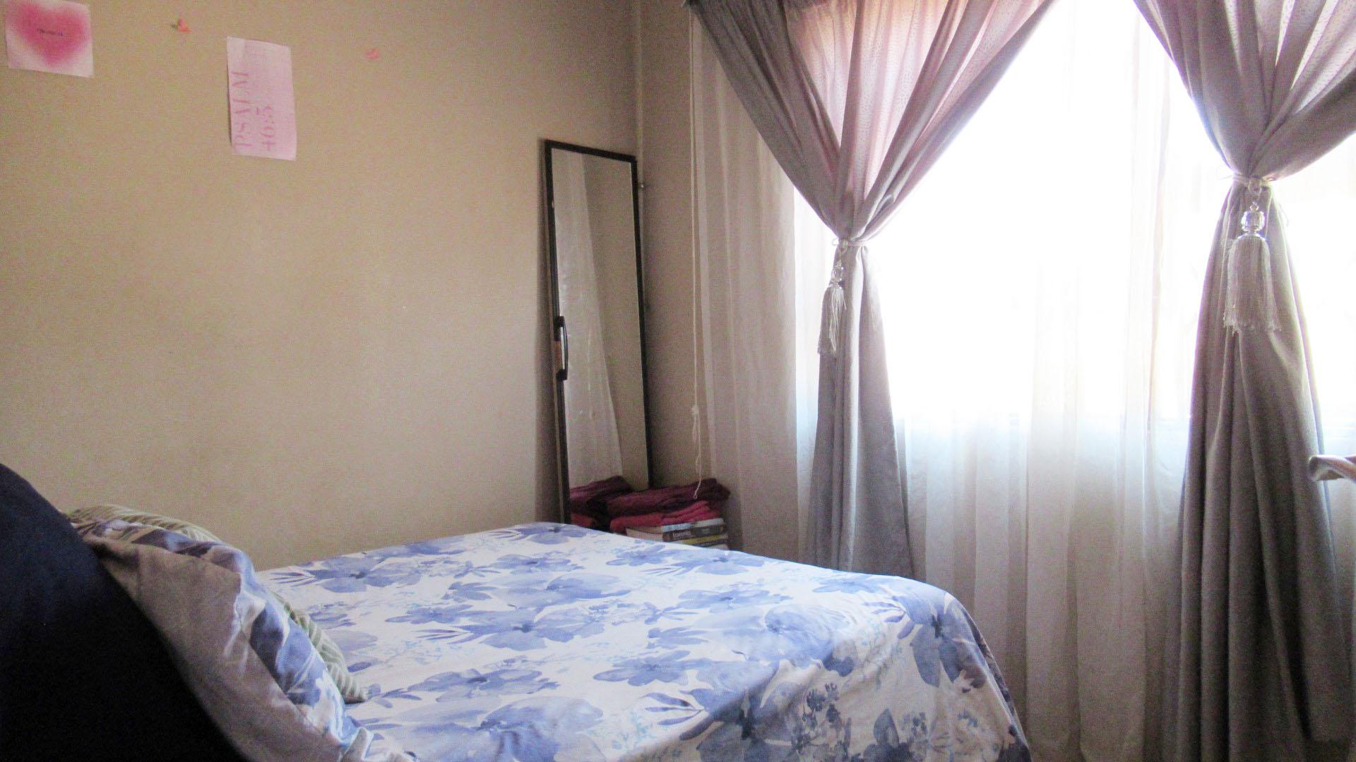 Bed Room 2 - 9 square meters of property in Toekomsrus