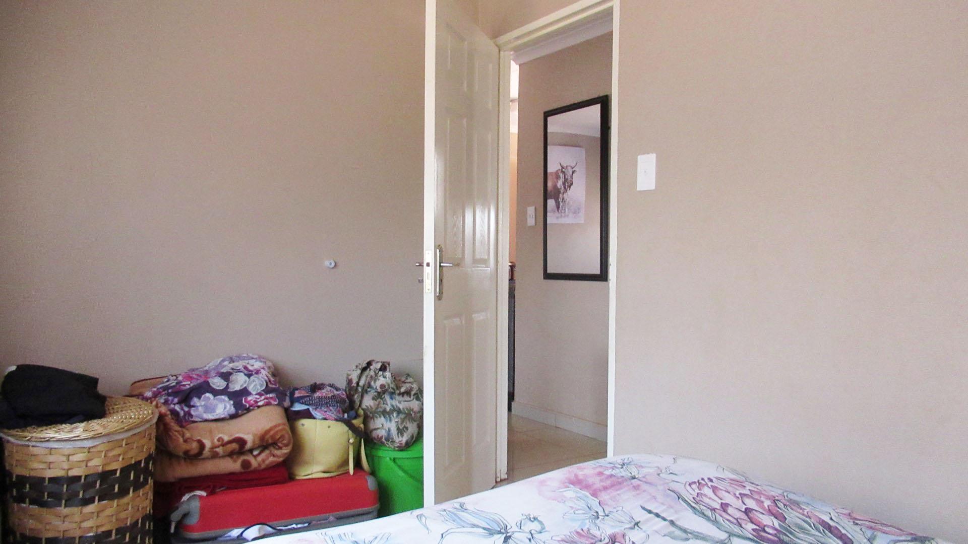 Bed Room 1 - 10 square meters of property in Toekomsrus