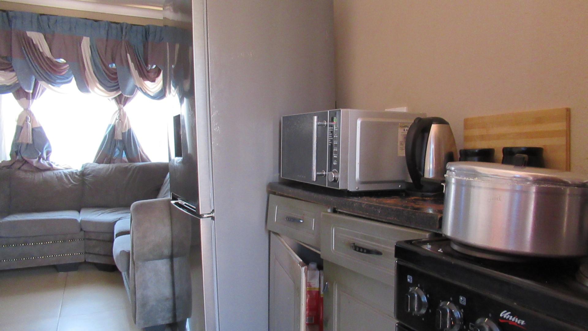 Kitchen - 5 square meters of property in Toekomsrus