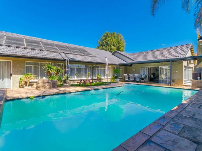 5 Bedroom House for Sale For Sale in Doringkloof - MR691839