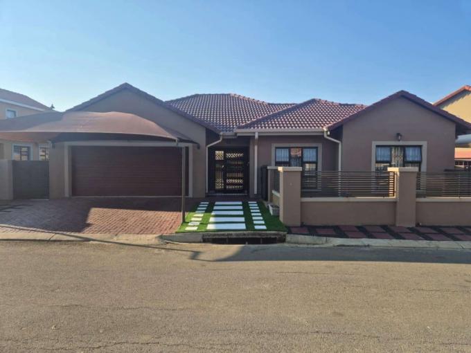 4 Bedroom House for Sale For Sale in Waterval East - MR691865