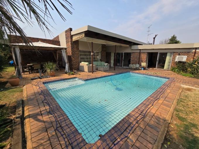4 Bedroom House for Sale For Sale in Meyersdal - MR691891