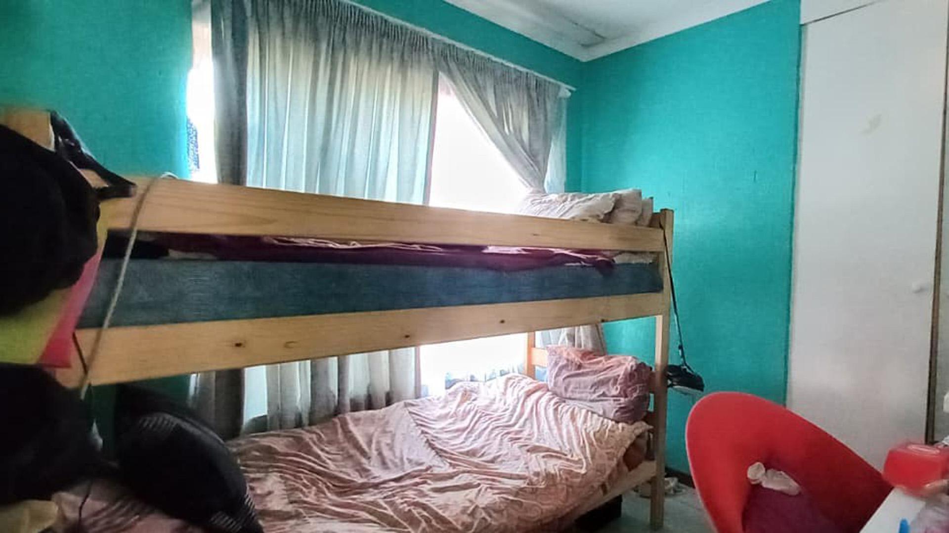 Bed Room 1 of property in Helderwyk Estate