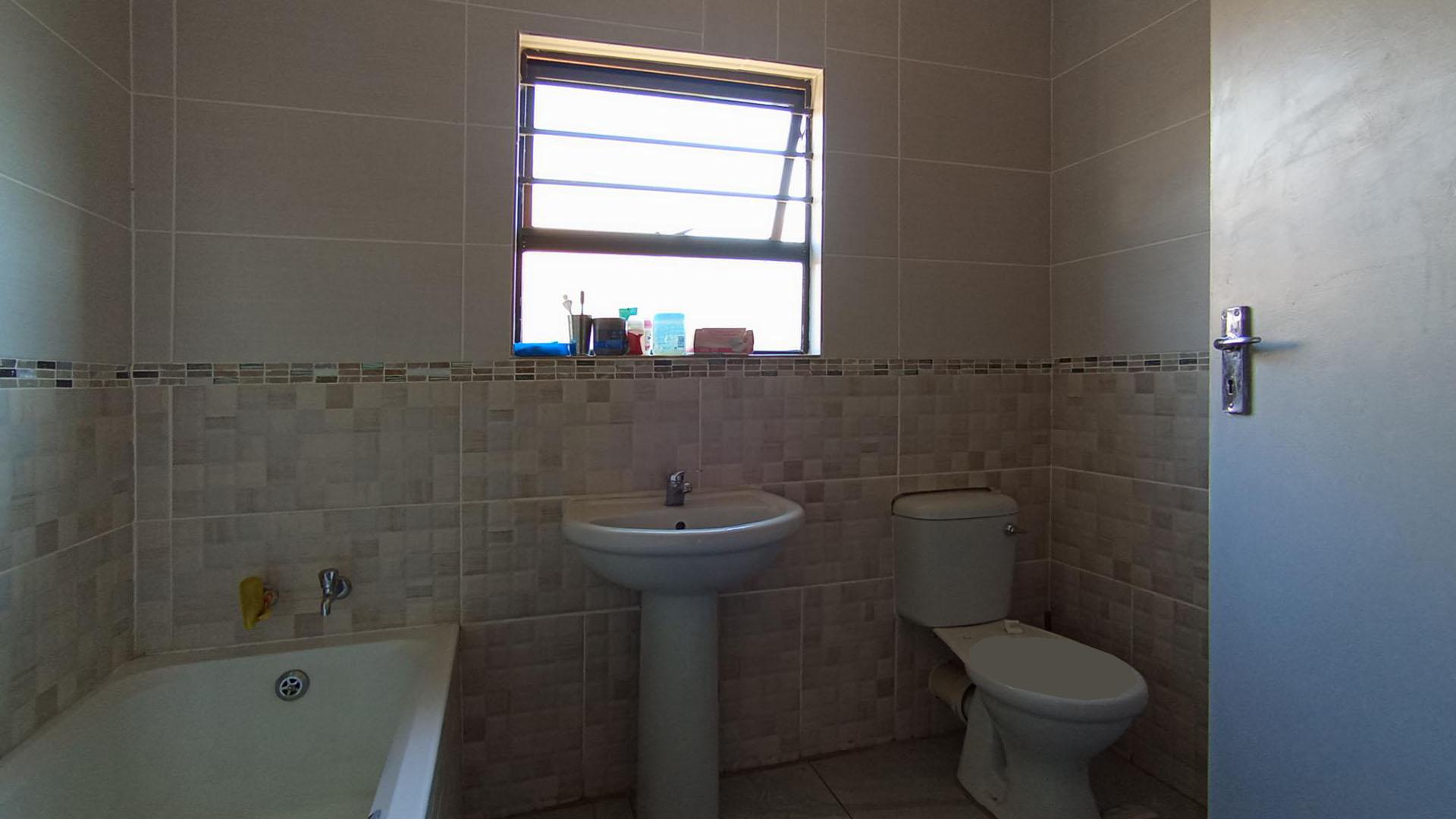 Bathroom 1 - 5 square meters of property in Soshanguve East