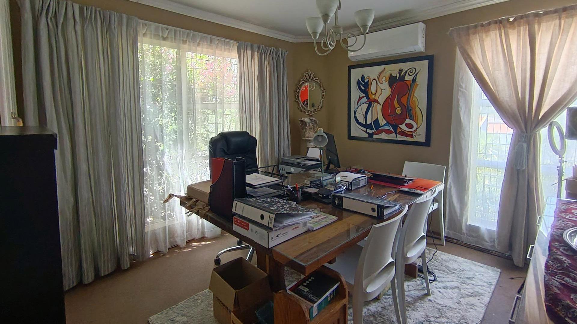 Bed Room 3 of property in Langenhoven Park