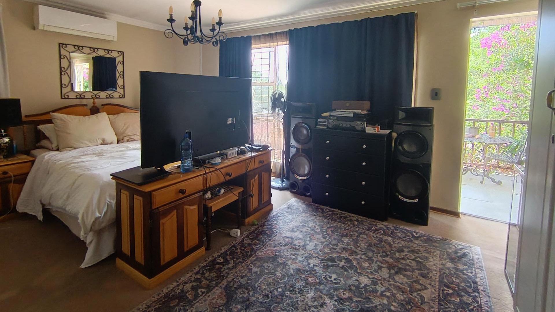 Bed Room 2 of property in Langenhoven Park