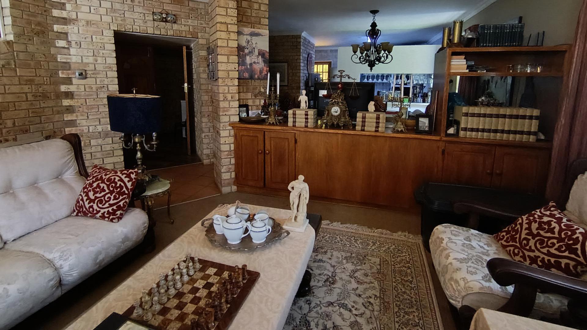 Lounges of property in Langenhoven Park