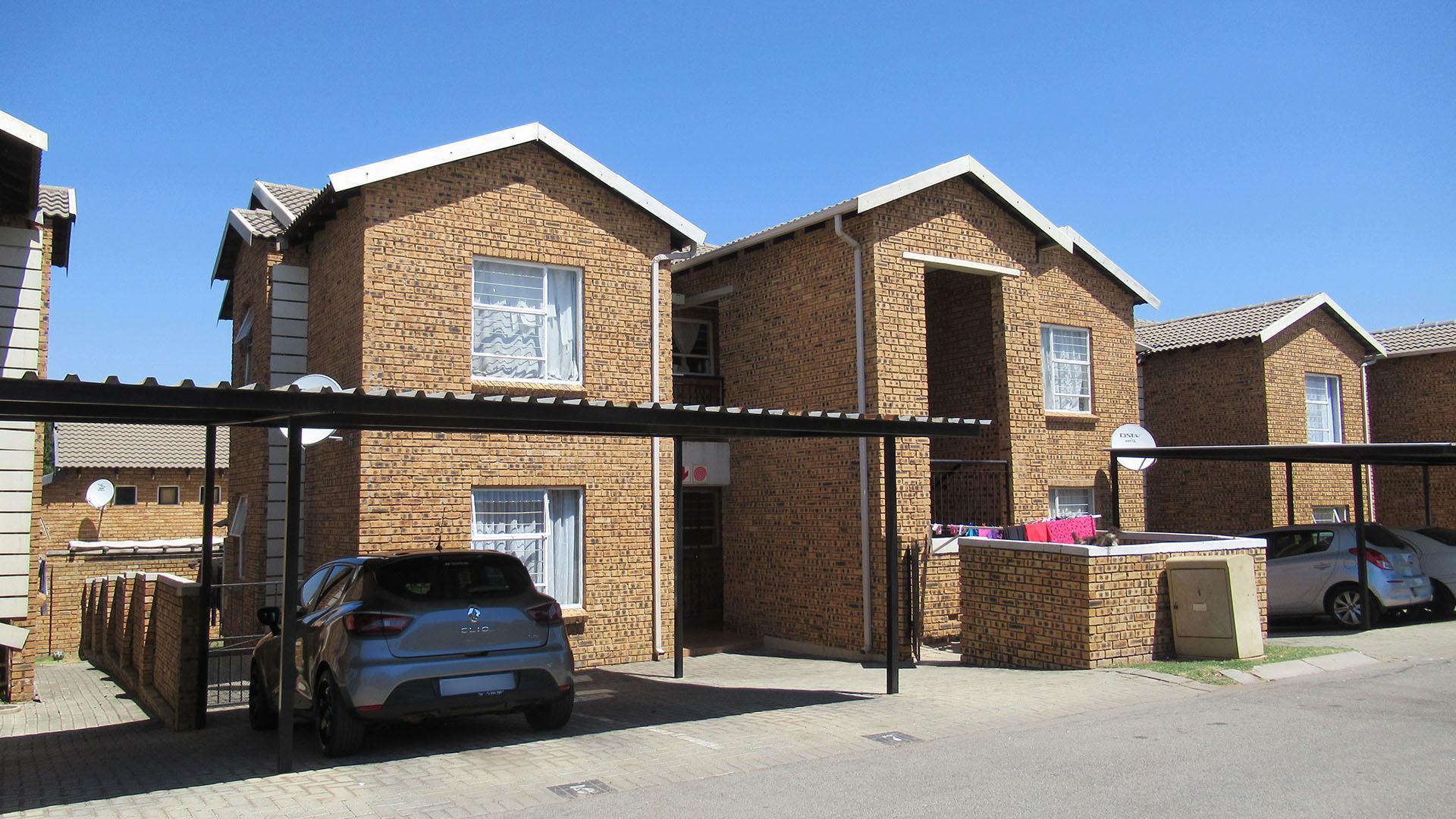 Front View of property in Honey Park
