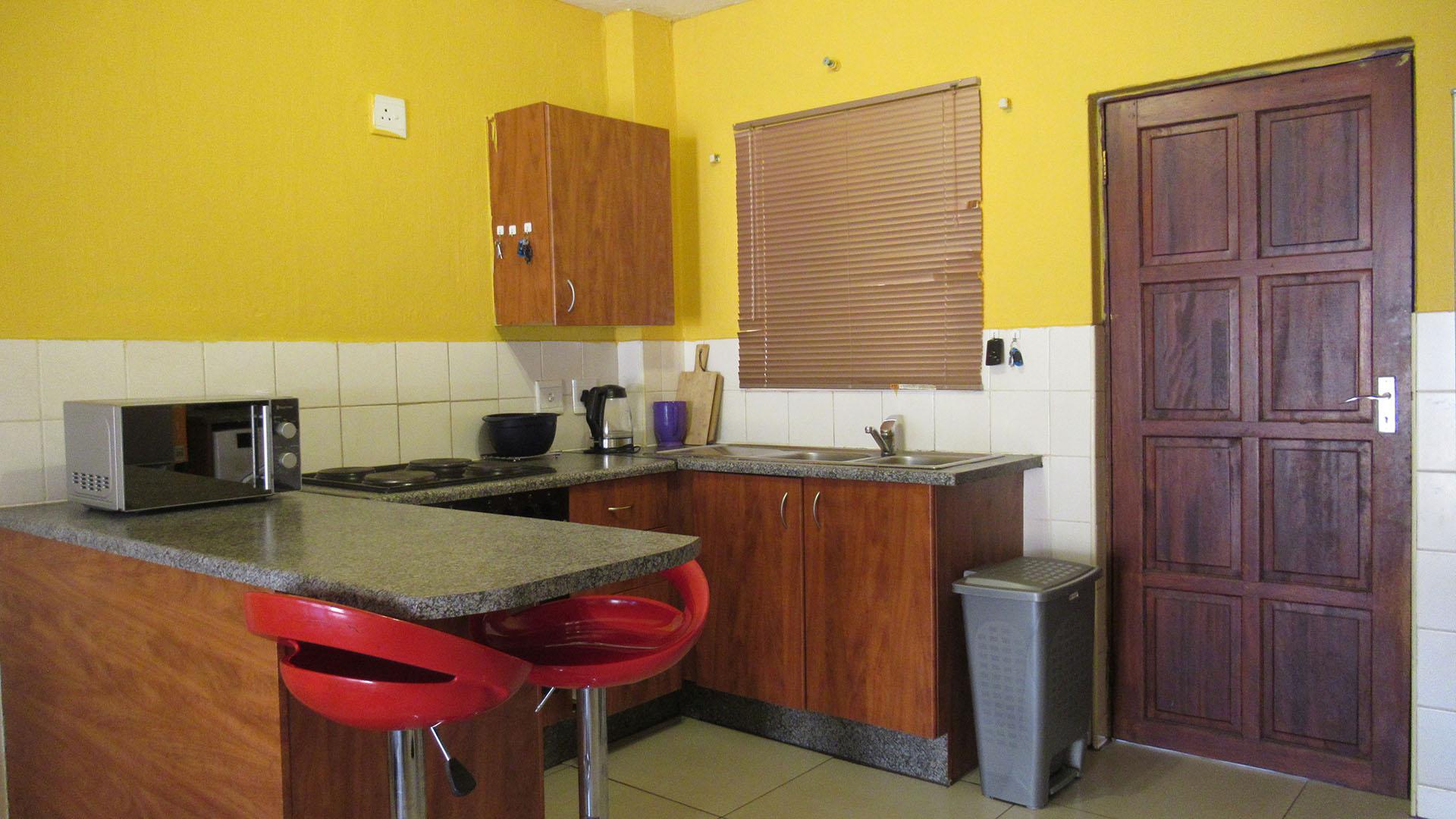 Kitchen - 9 square meters of property in Honey Park