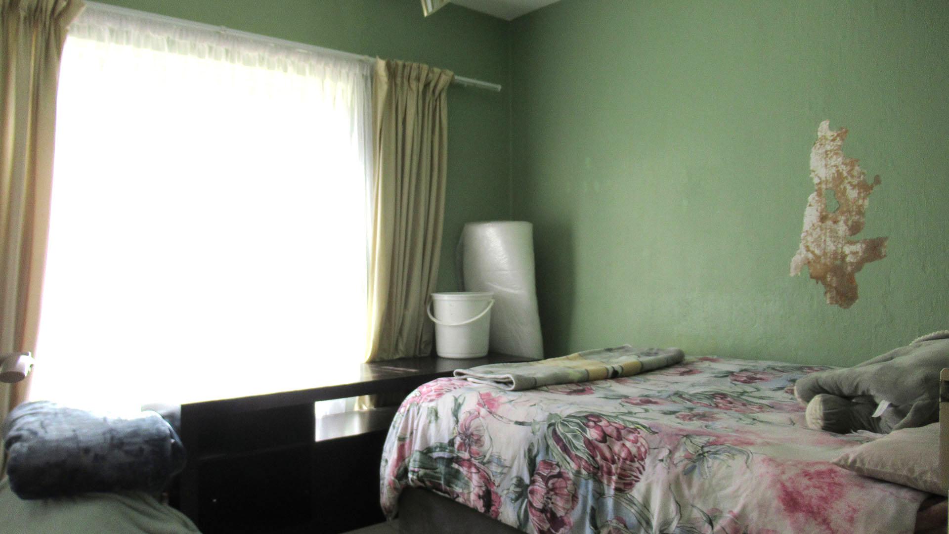 Bed Room 1 - 12 square meters of property in Honey Park