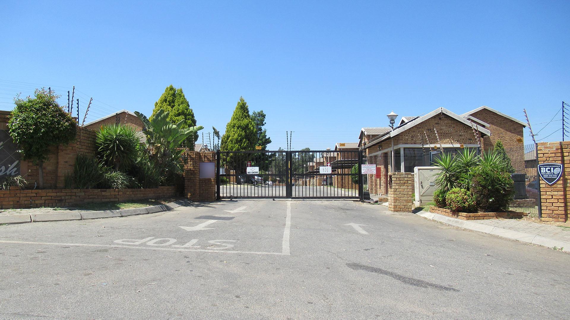 Front View of property in Honey Park