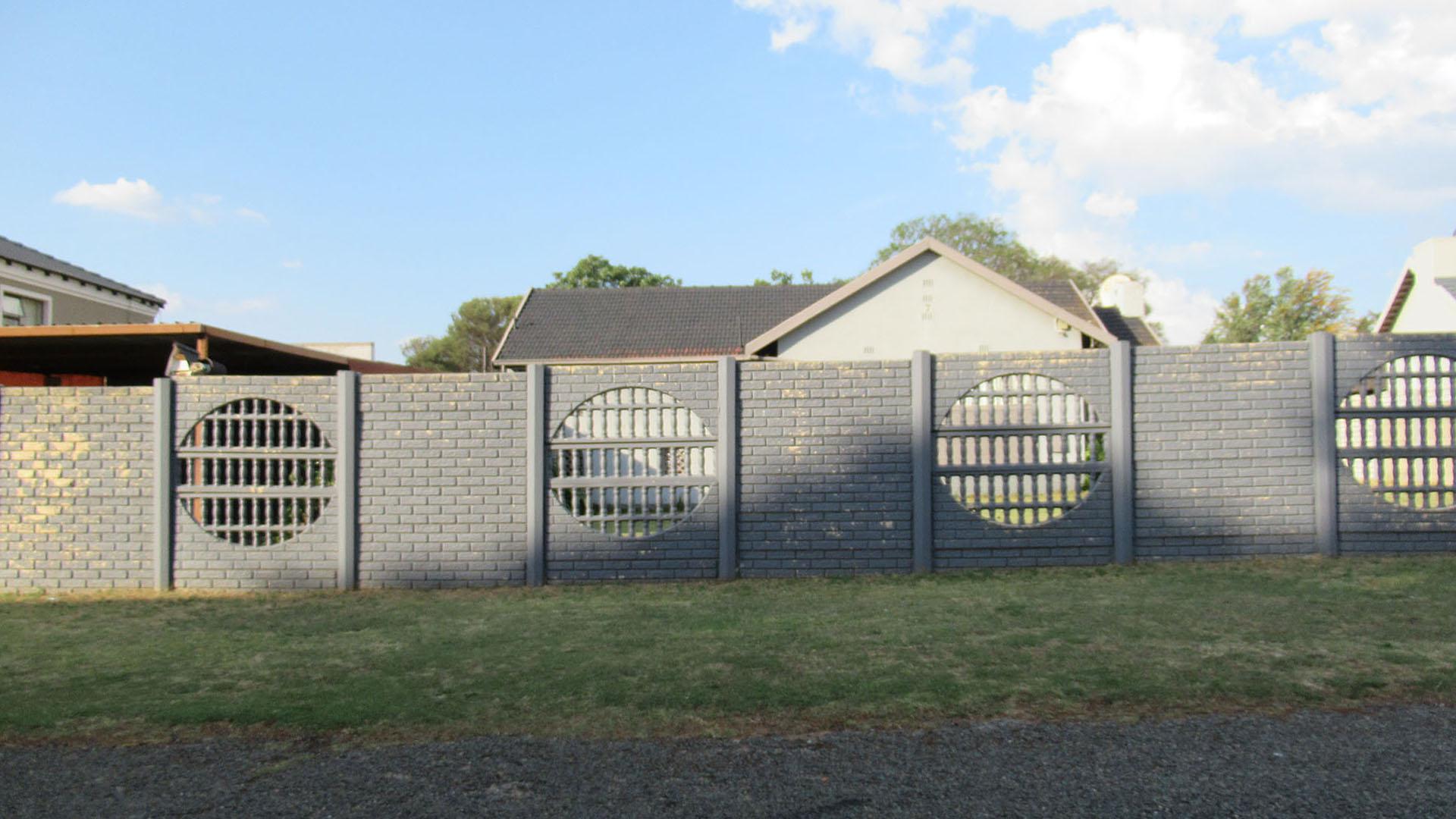 Front View of property in Witpoortjie