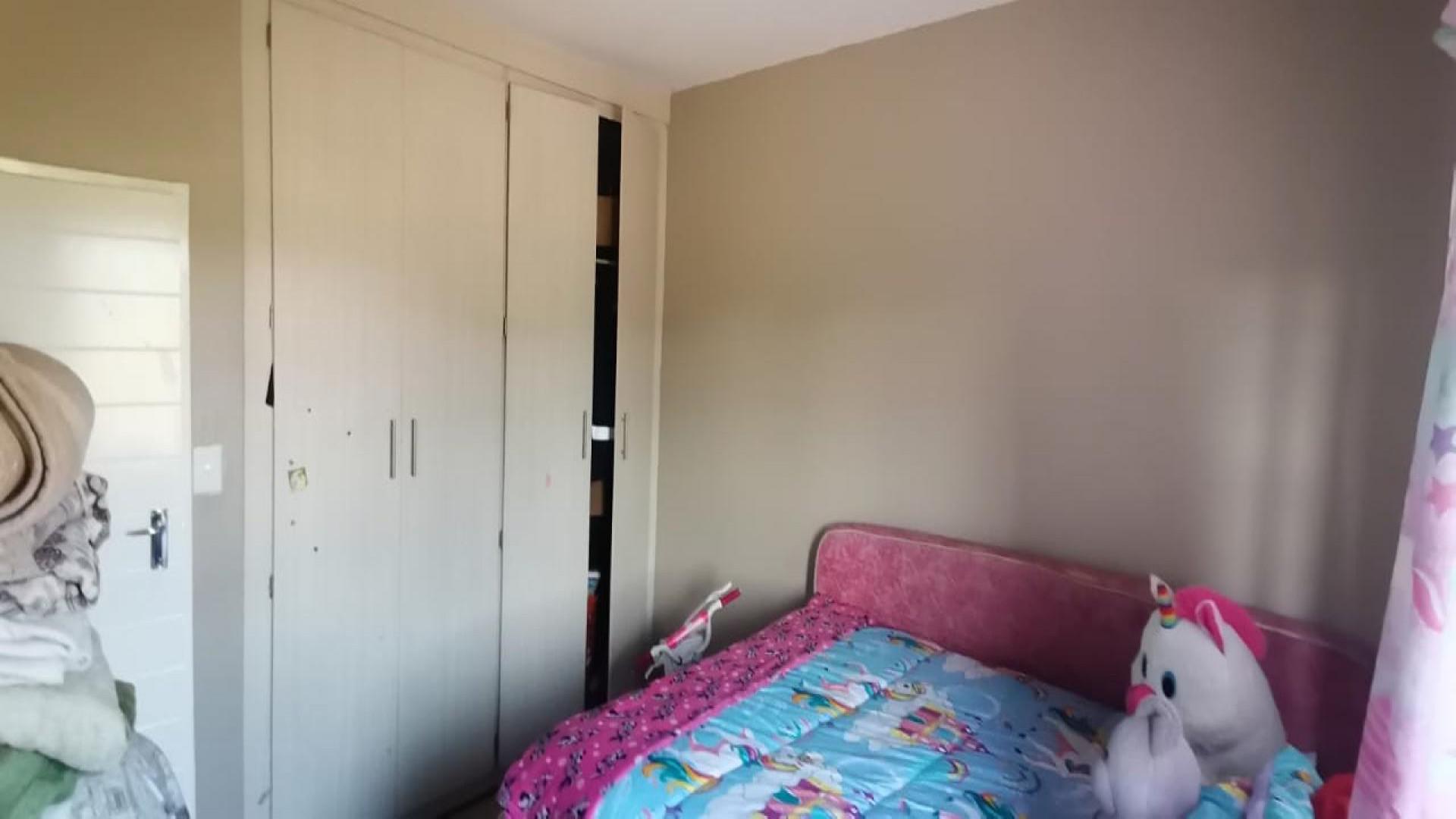 Bed Room 2 of property in Terra Nova