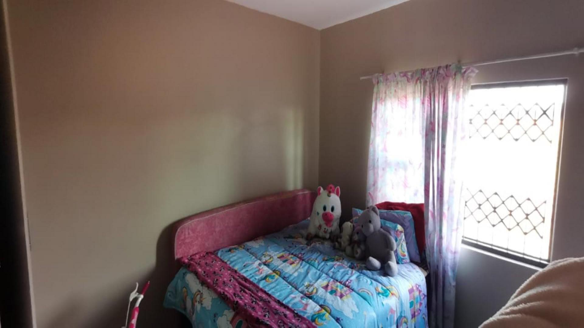 Bed Room 2 of property in Terra Nova