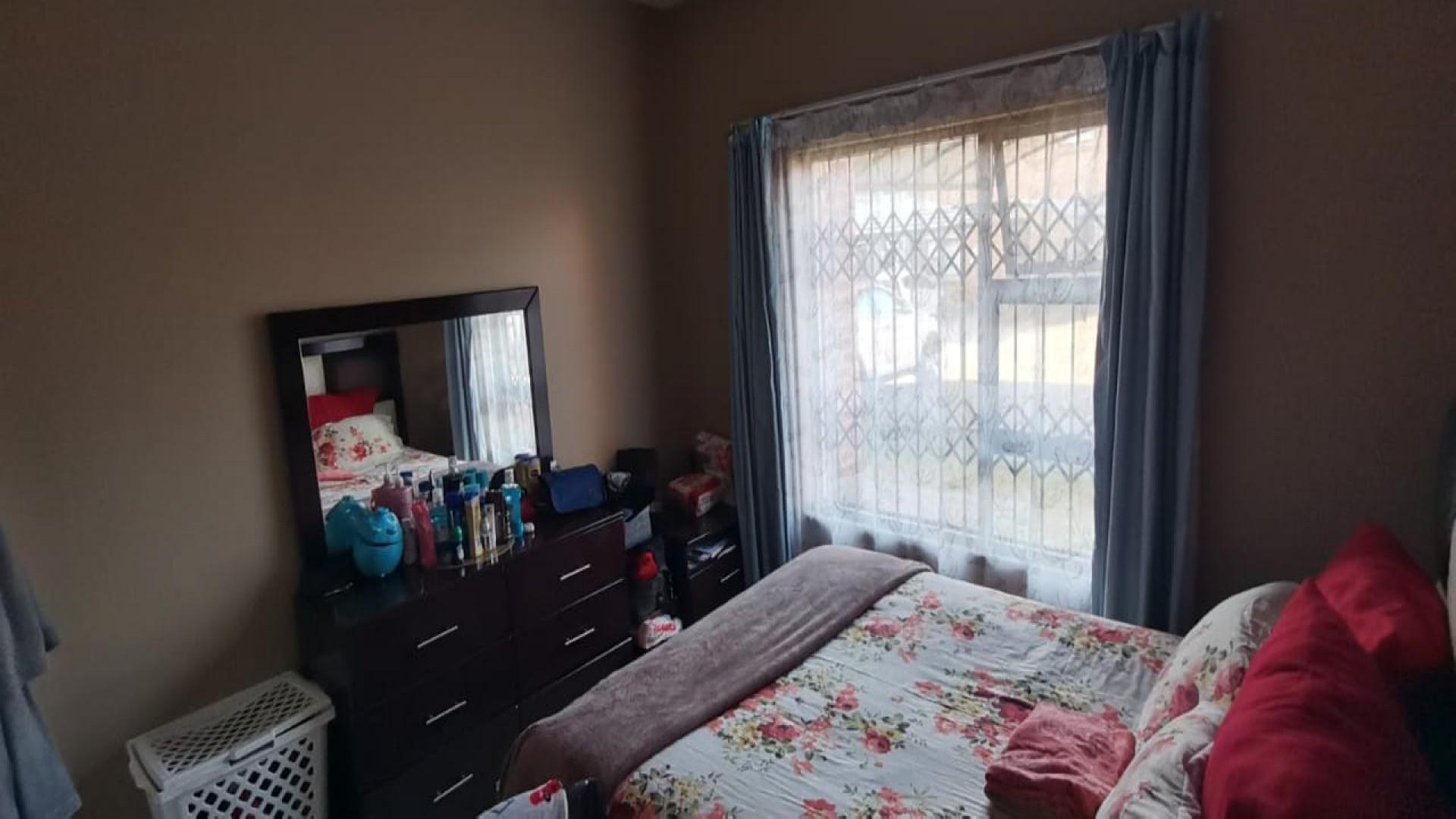 Bed Room 1 of property in Terra Nova