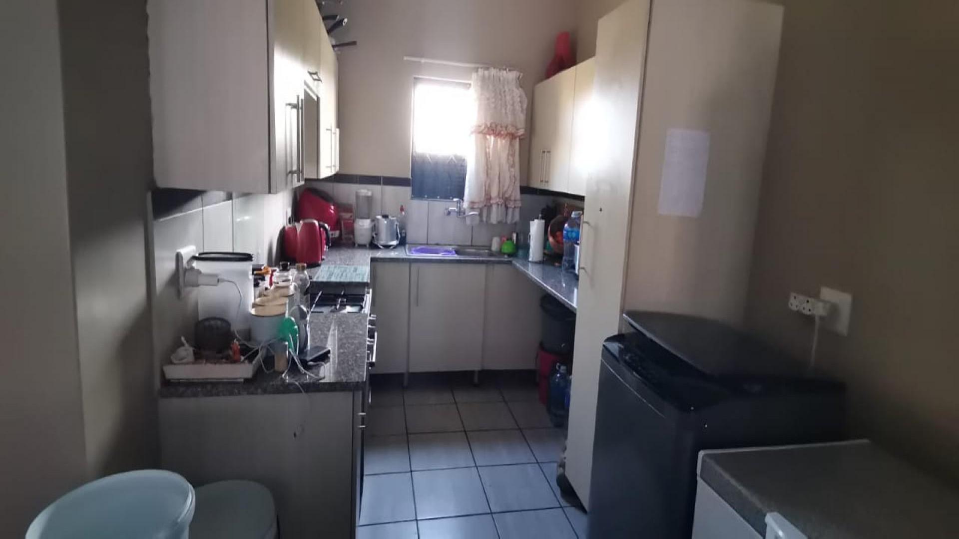 Kitchen of property in Terra Nova