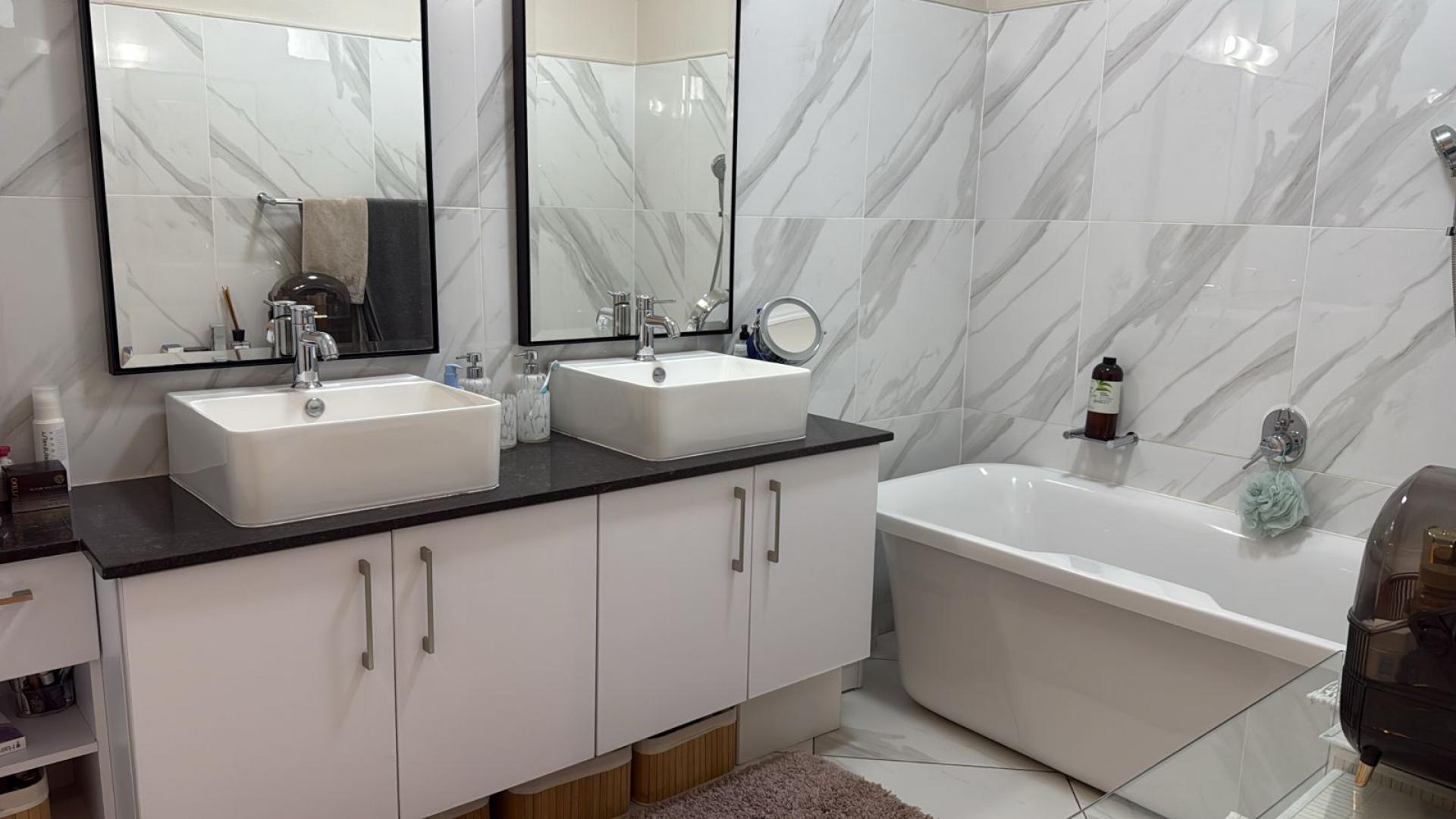 Bathroom 1 of property in Bryanston