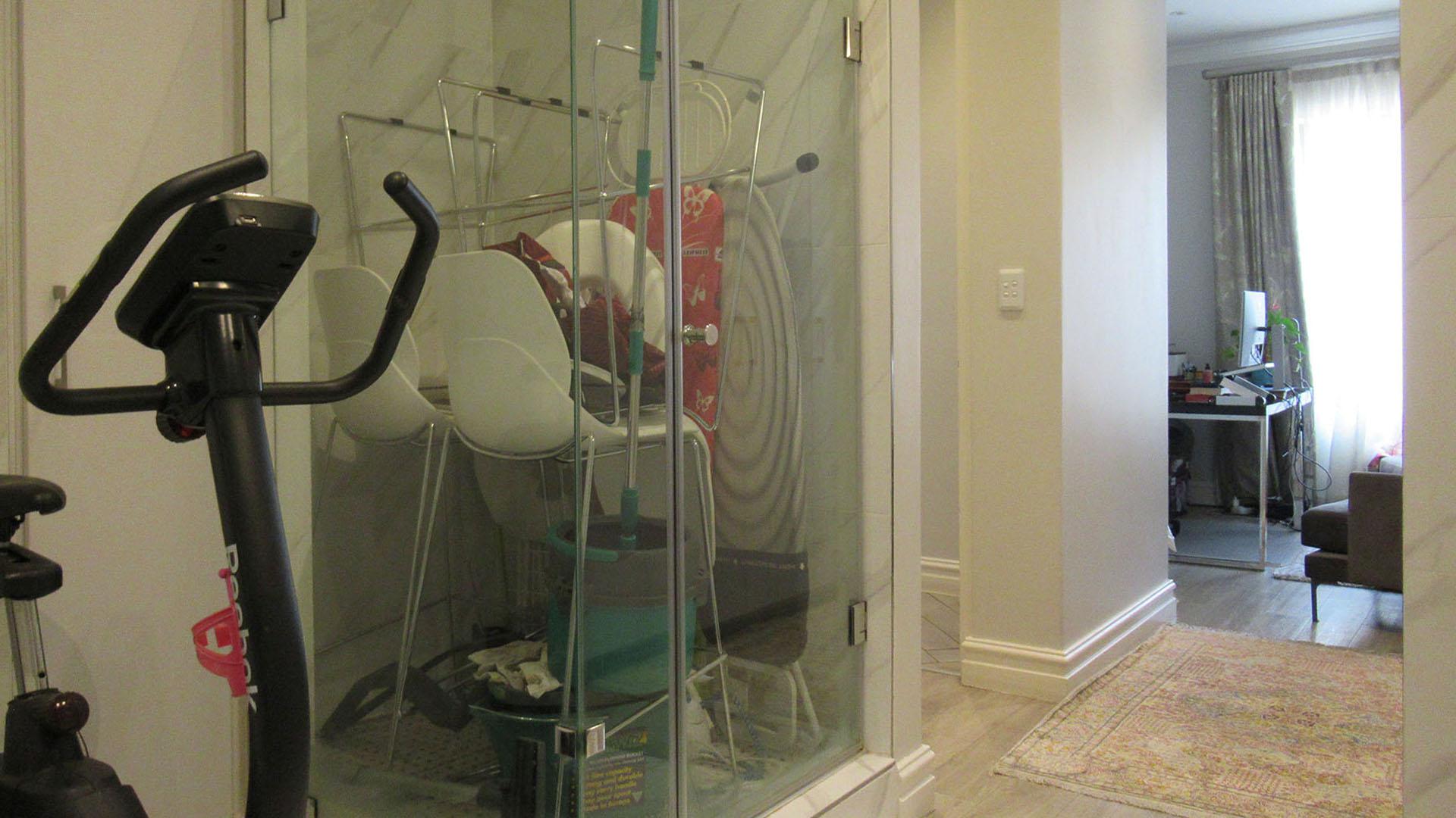 Bathroom 1 - 11 square meters of property in Bryanston