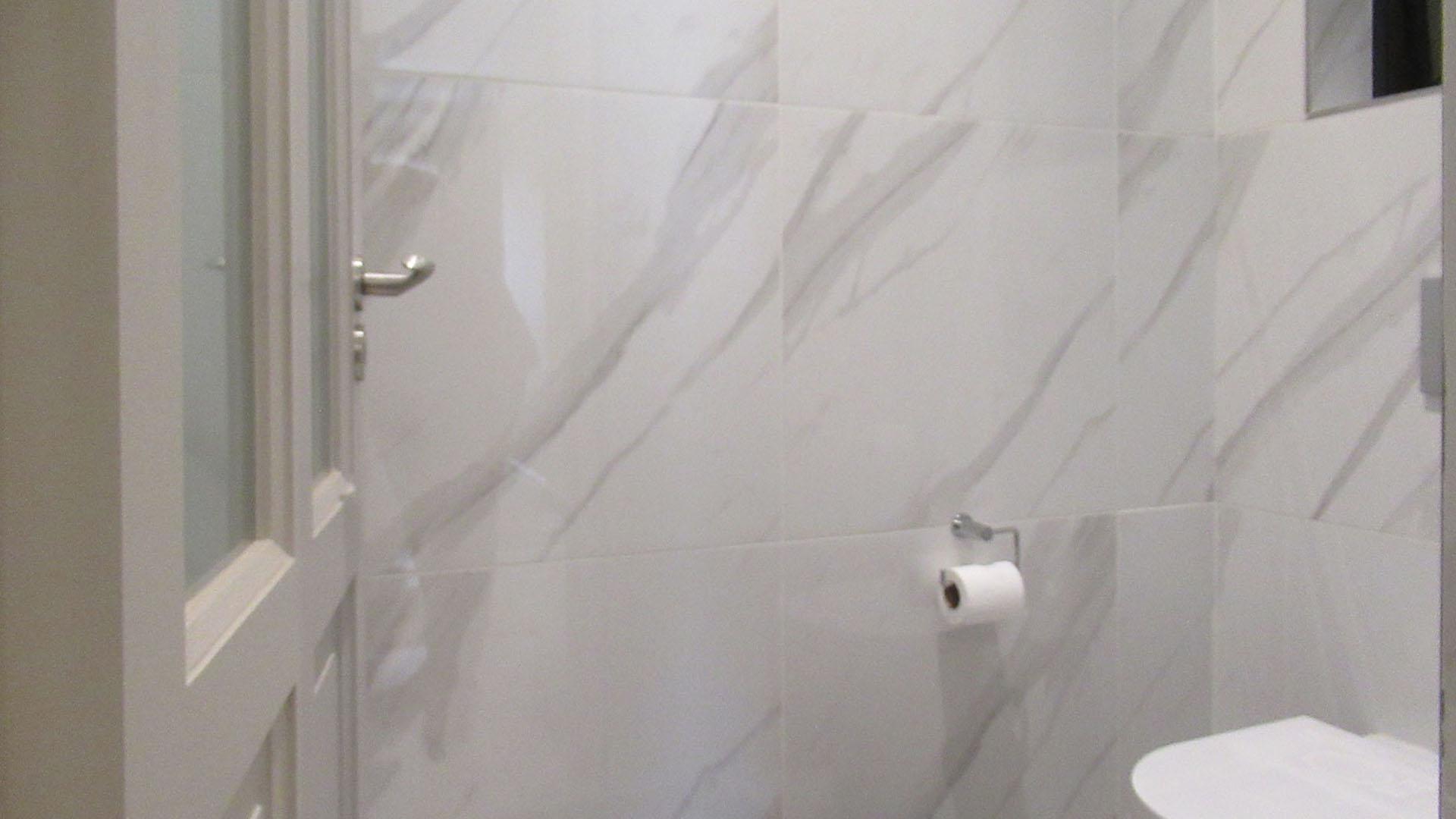 Bathroom 1 - 11 square meters of property in Bryanston