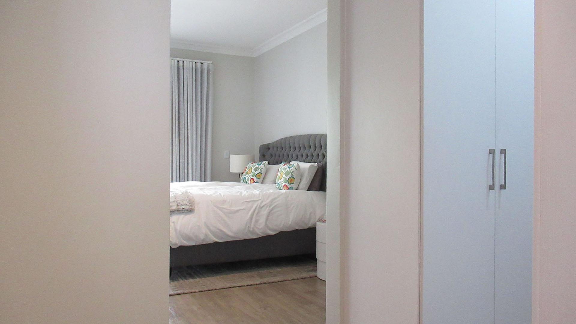 Main Bedroom - 33 square meters of property in Bryanston