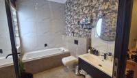 Bathroom 2 - 6 square meters of property in Hyde Park