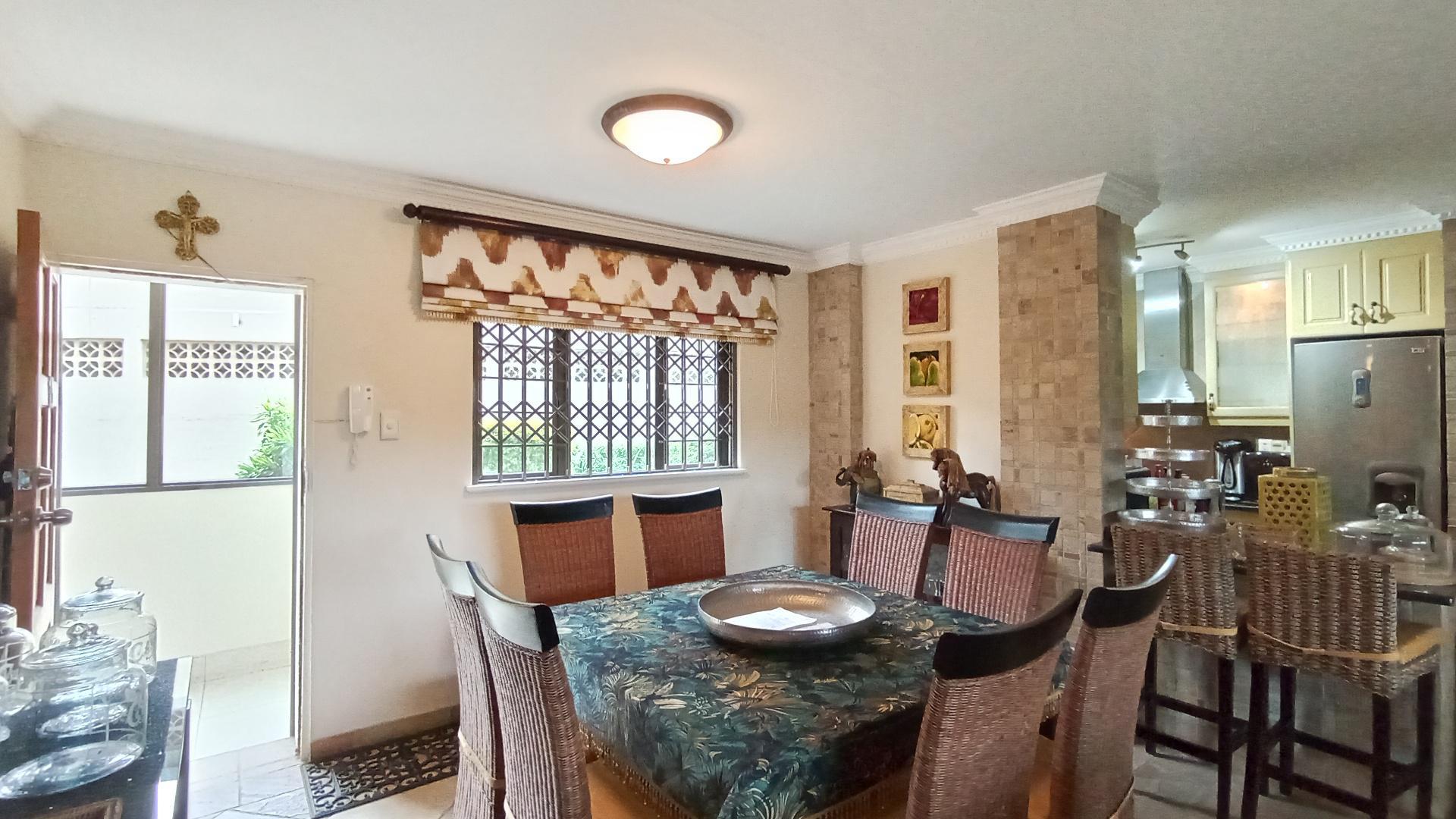 Dining Room - 14 square meters of property in Umhlanga Rocks