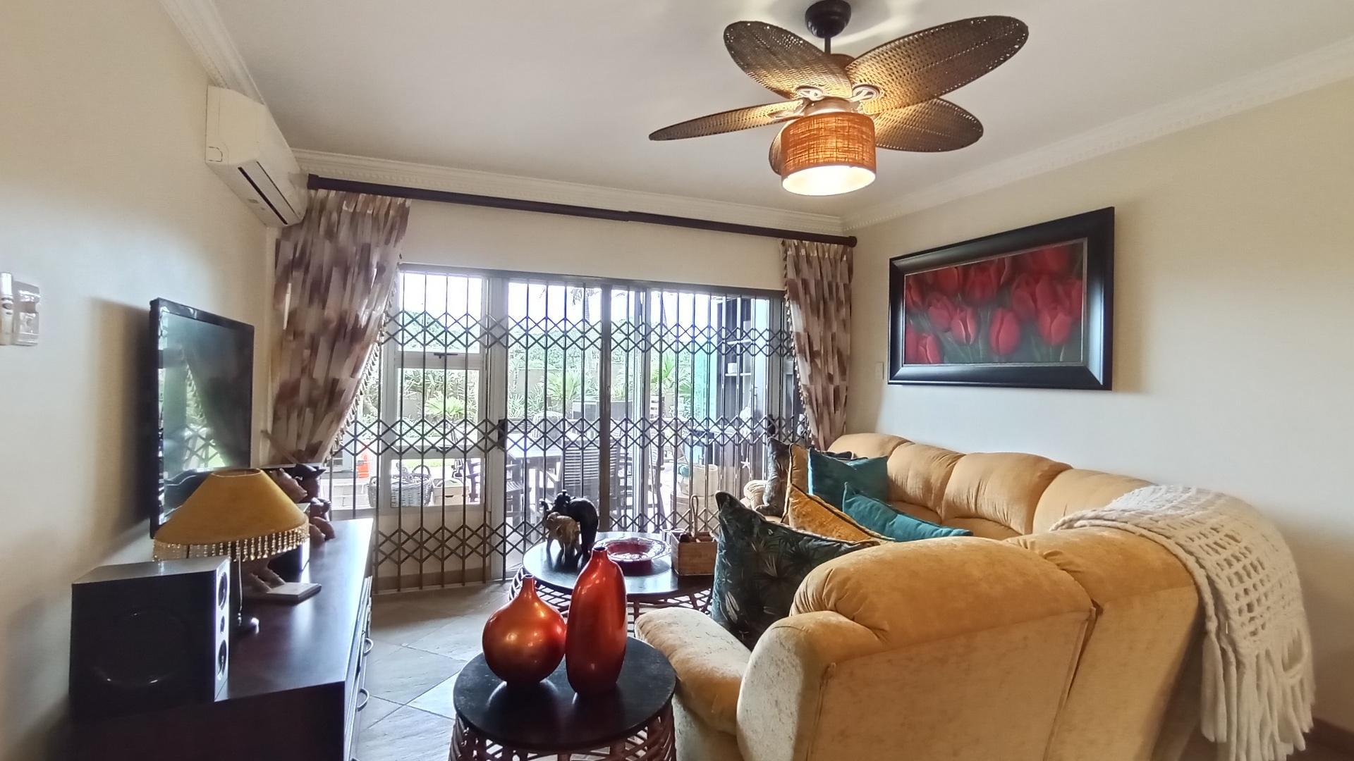 Lounges - 15 square meters of property in Umhlanga Rocks