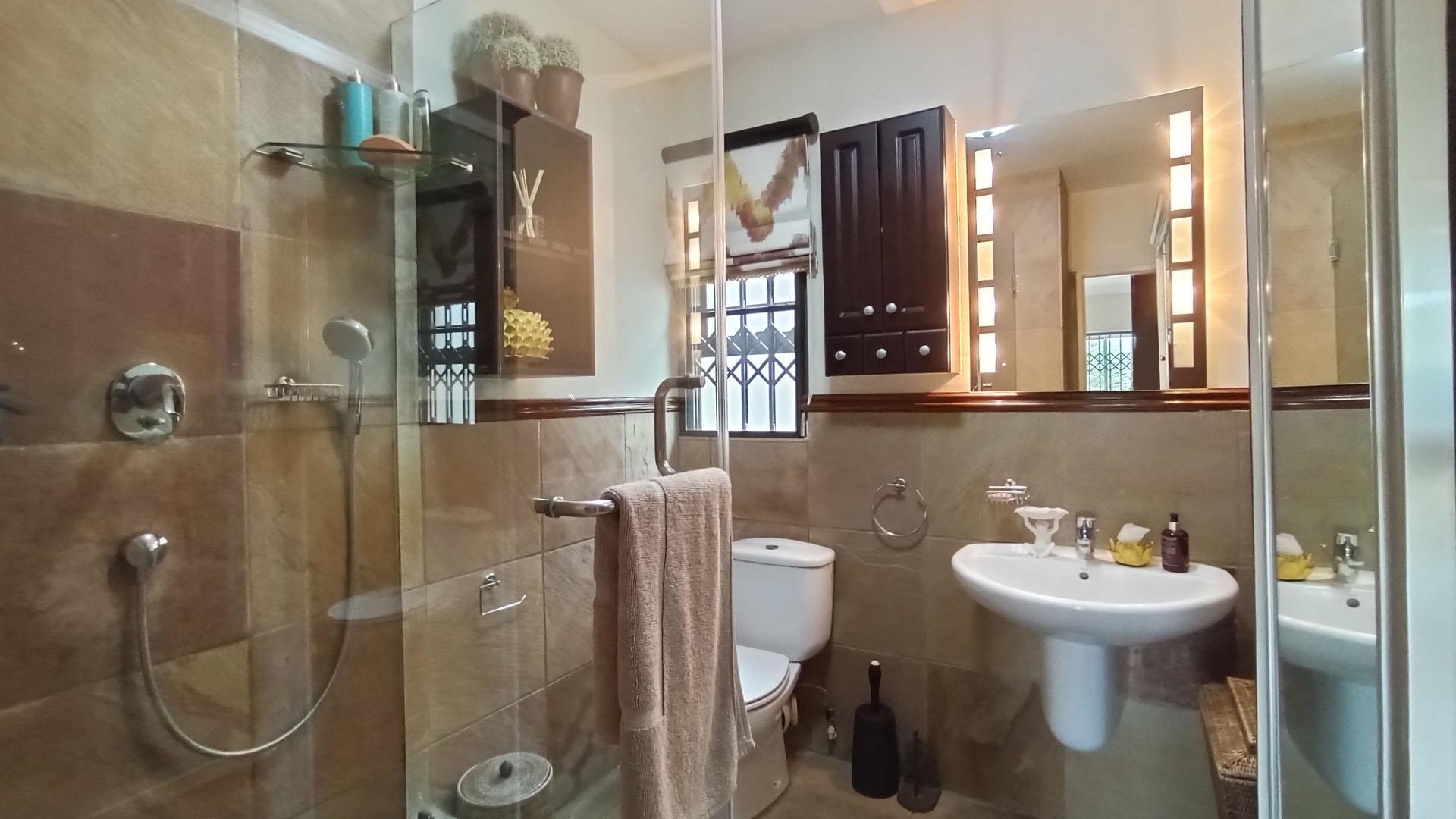Main Bathroom - 6 square meters of property in Umhlanga Rocks