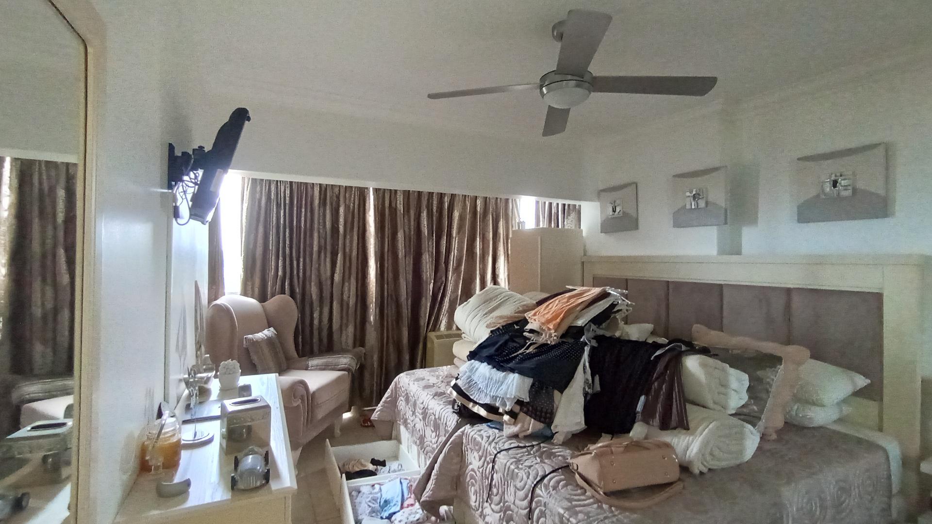 Bed Room 1 - 13 square meters of property in Umhlanga Rocks